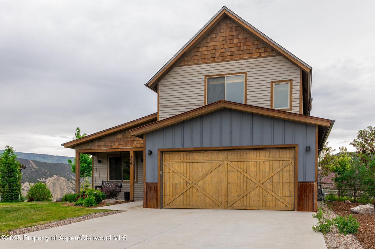 Attached, Exterior, Facade, Brick Traditional
