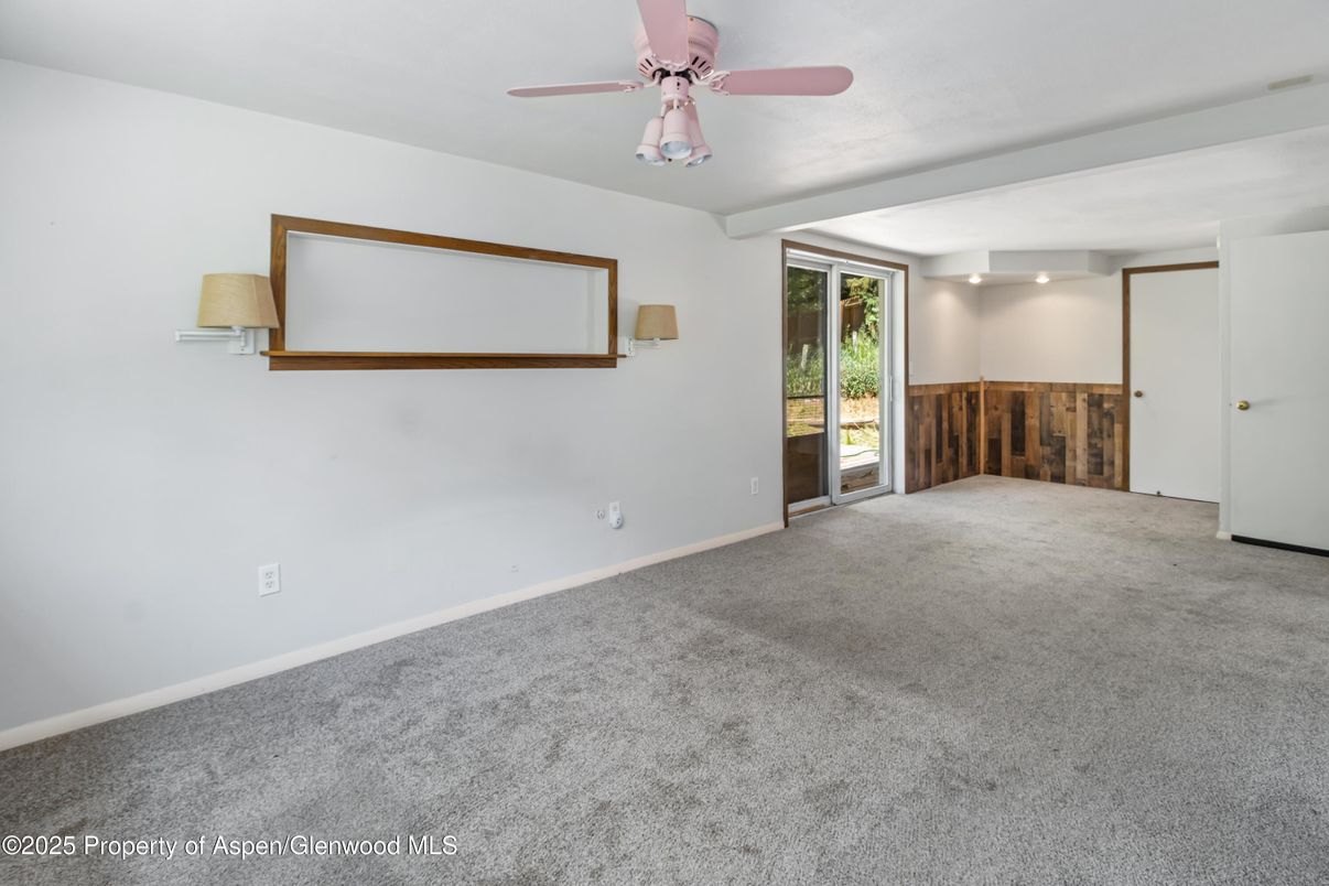 Empty room, Interior