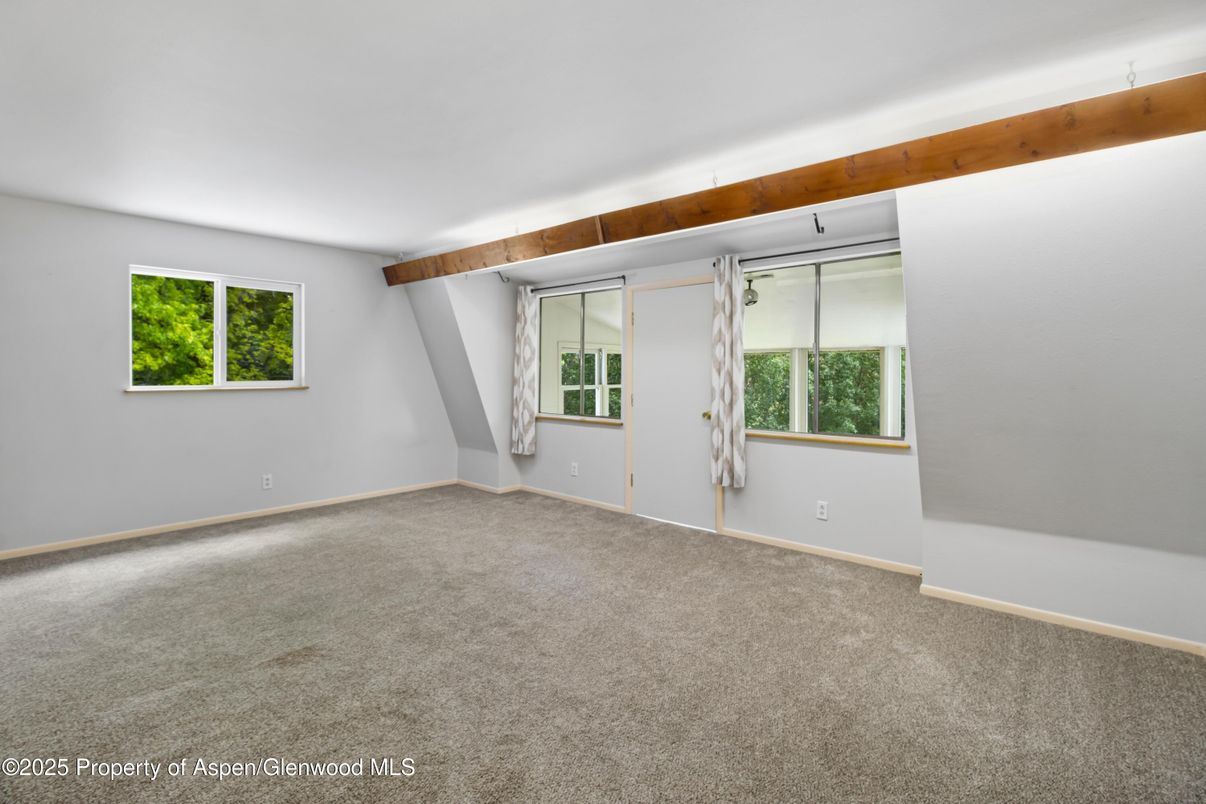 Empty room, Interior, Wooden Beams