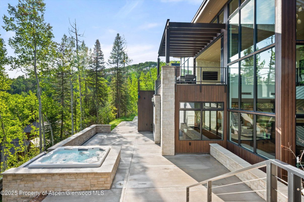 Exterior, Hot Tub