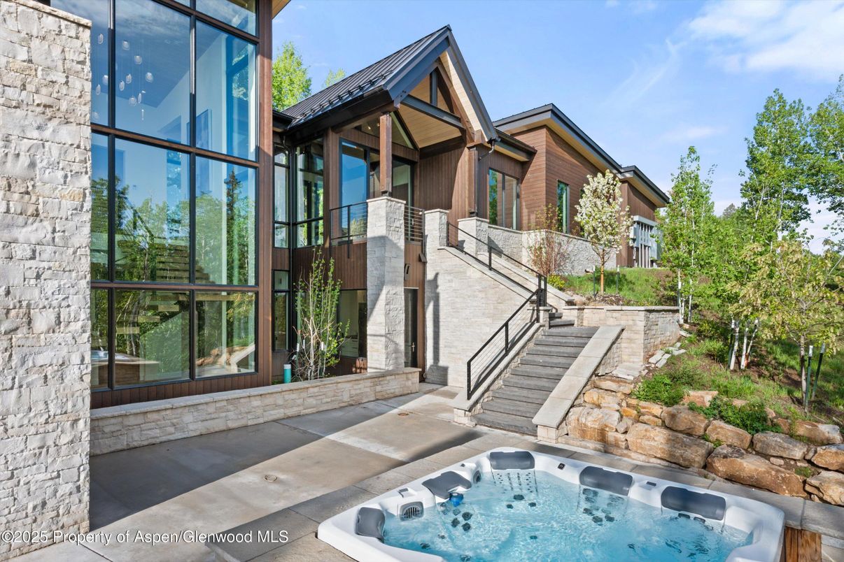 Exterior, Hot Tub