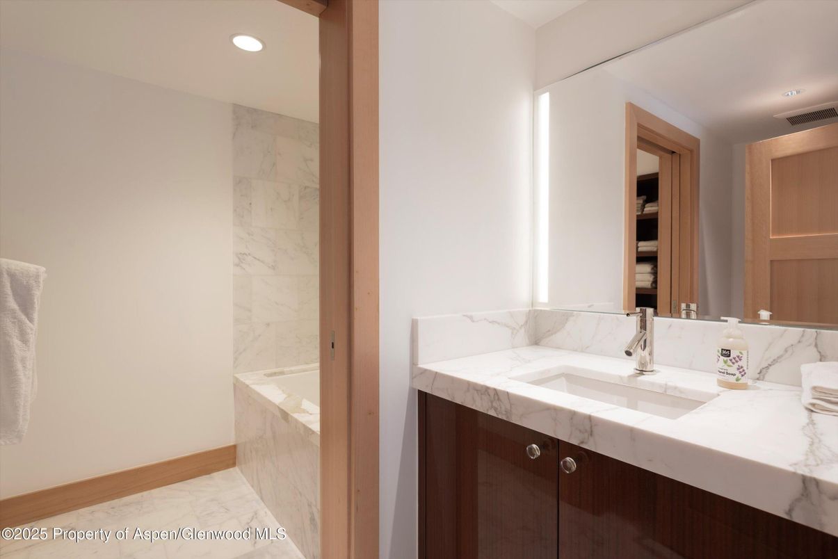 Bathroom, Interior, Marble, Marble Walls, Recessed Lighting