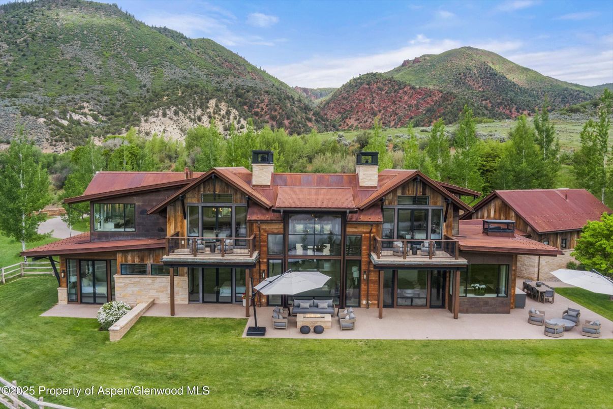 Backyard, Exterior, Facade, Log Home