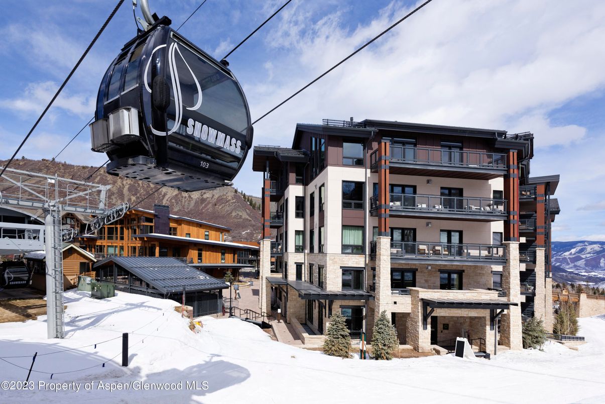 Exterior, Facade, Condo Building