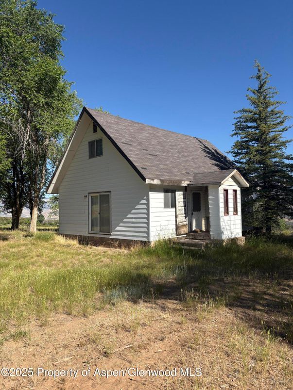 Backyard, Exterior, Facade, Ranch