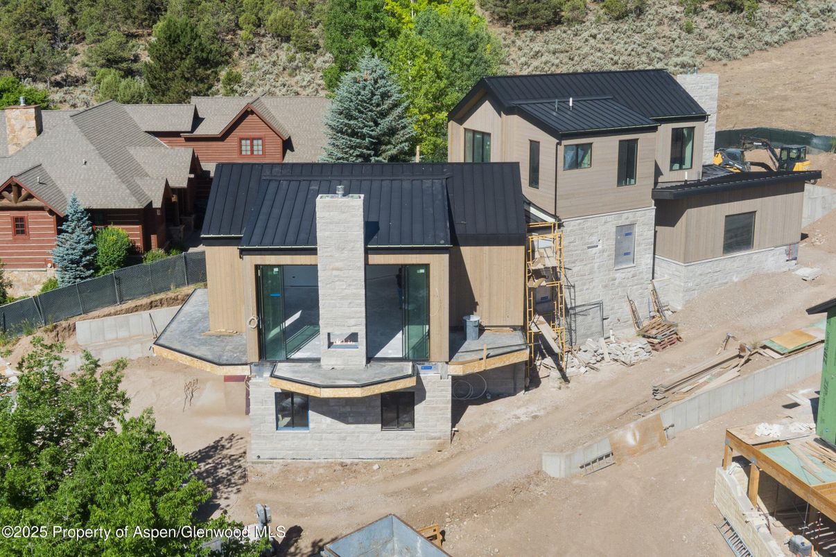 Exterior, Drone