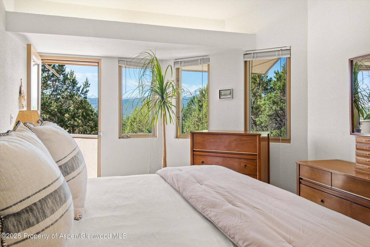 Bedroom, Interior, Water