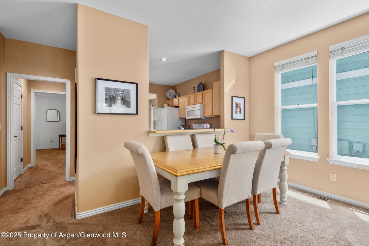 Dining room, Interior, Kitchen, Recessed Lighting
