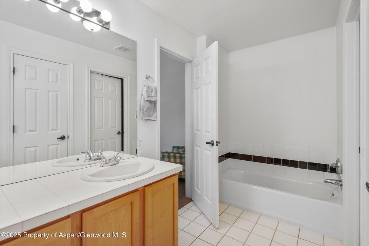 Bathroom, Interior, Tile Countertops