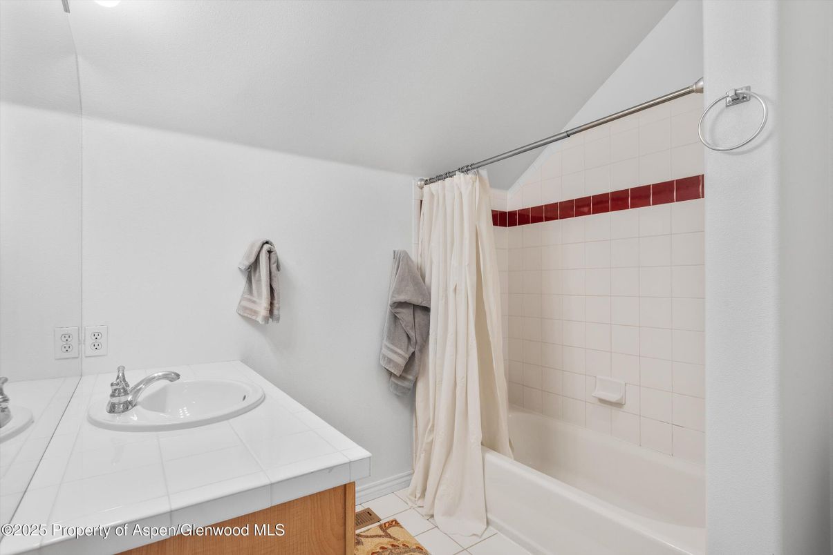 Bathroom, Interior, Tile Countertops