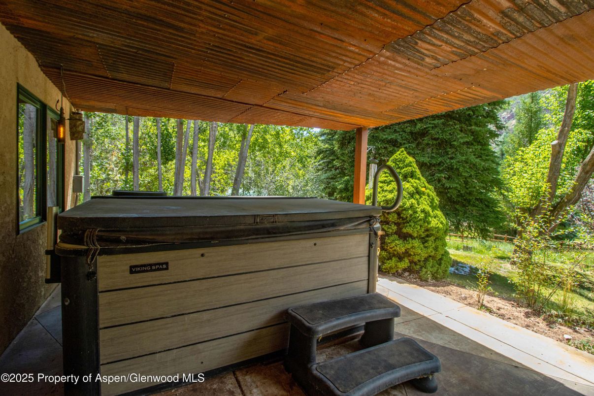 Exterior, Hot Tub