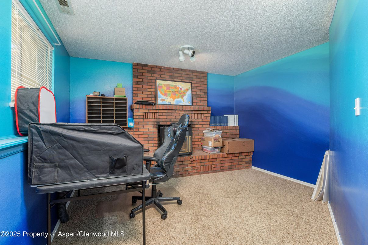 Home Office, Interior
