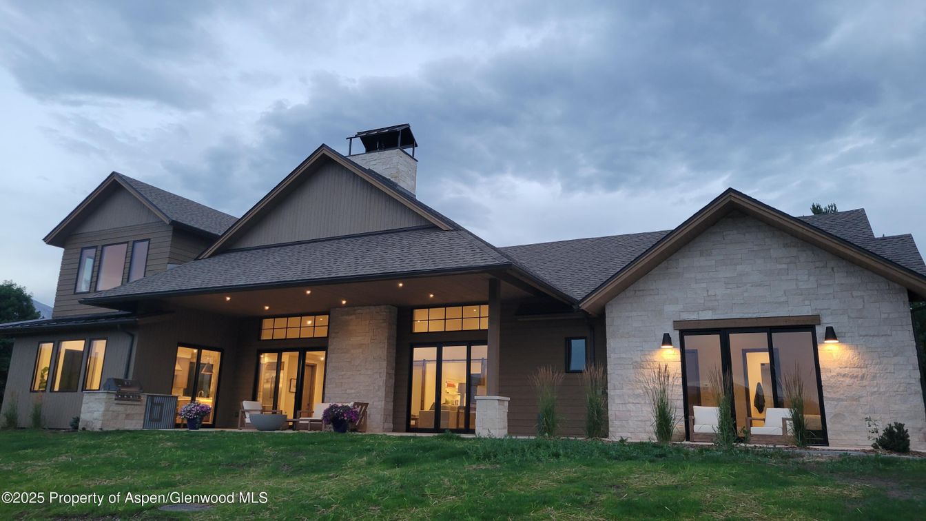 Exterior, Facade, Farmhouse
