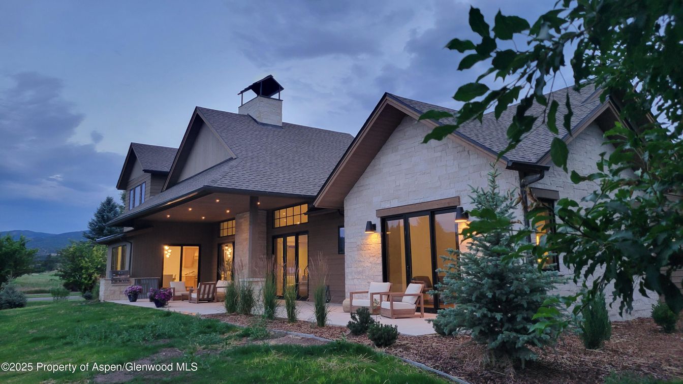 Backyard, Exterior, Facade, Modern