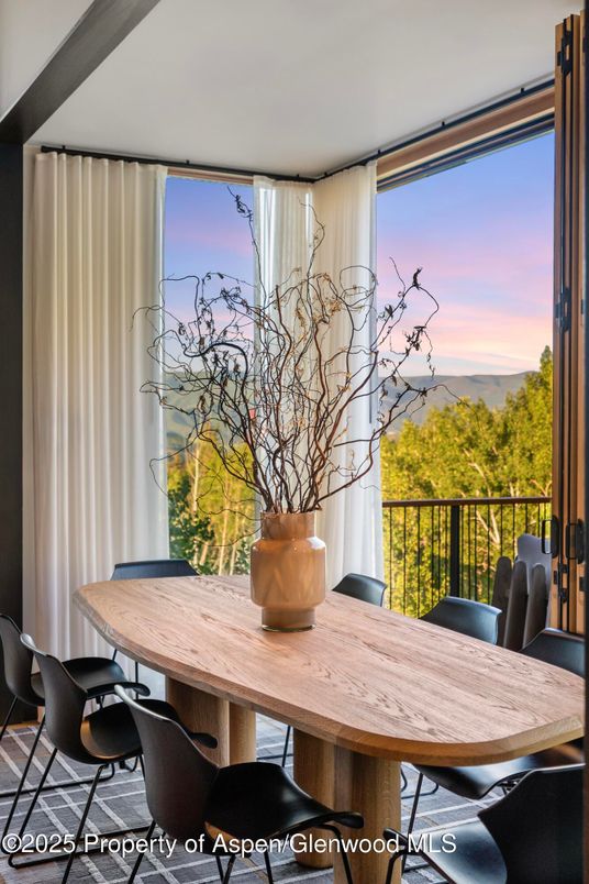 Dining room, Interior