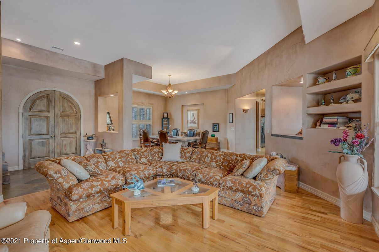Chandelier, Dining room, Interior, Living room, Recessed Lighting, Wood Texture Flooring