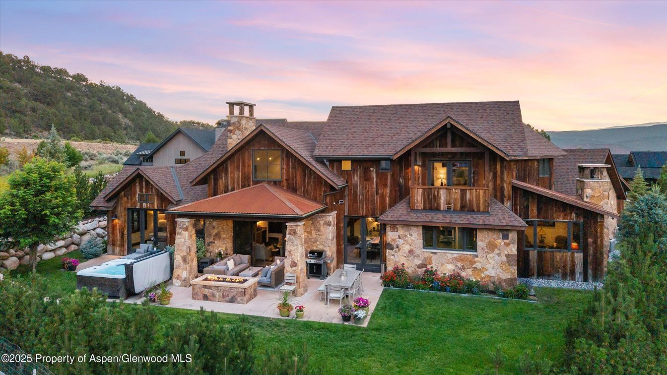 Backyard, Exterior, Facade, Hot Tub, Log Home