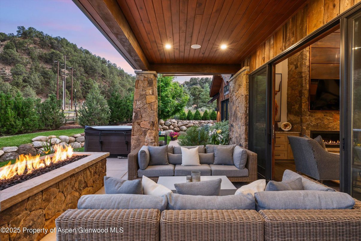 Exterior, Hot Tub
