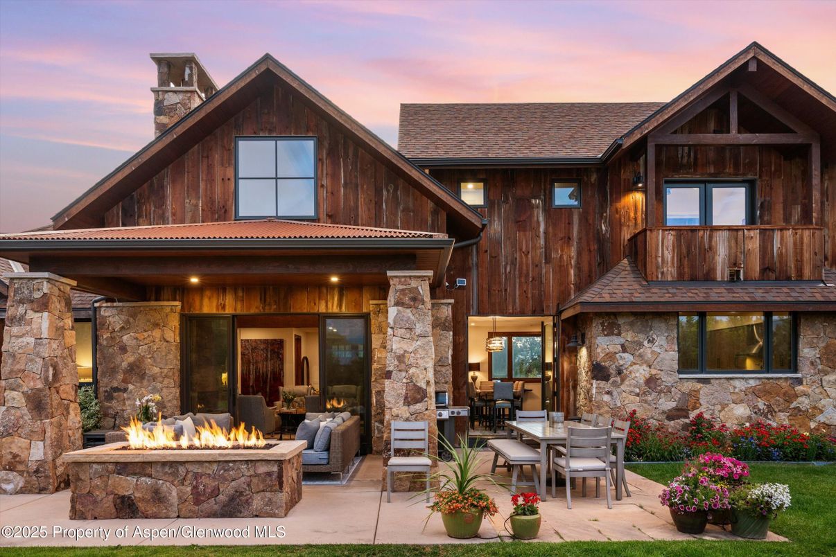 Exterior, Facade, Log Home