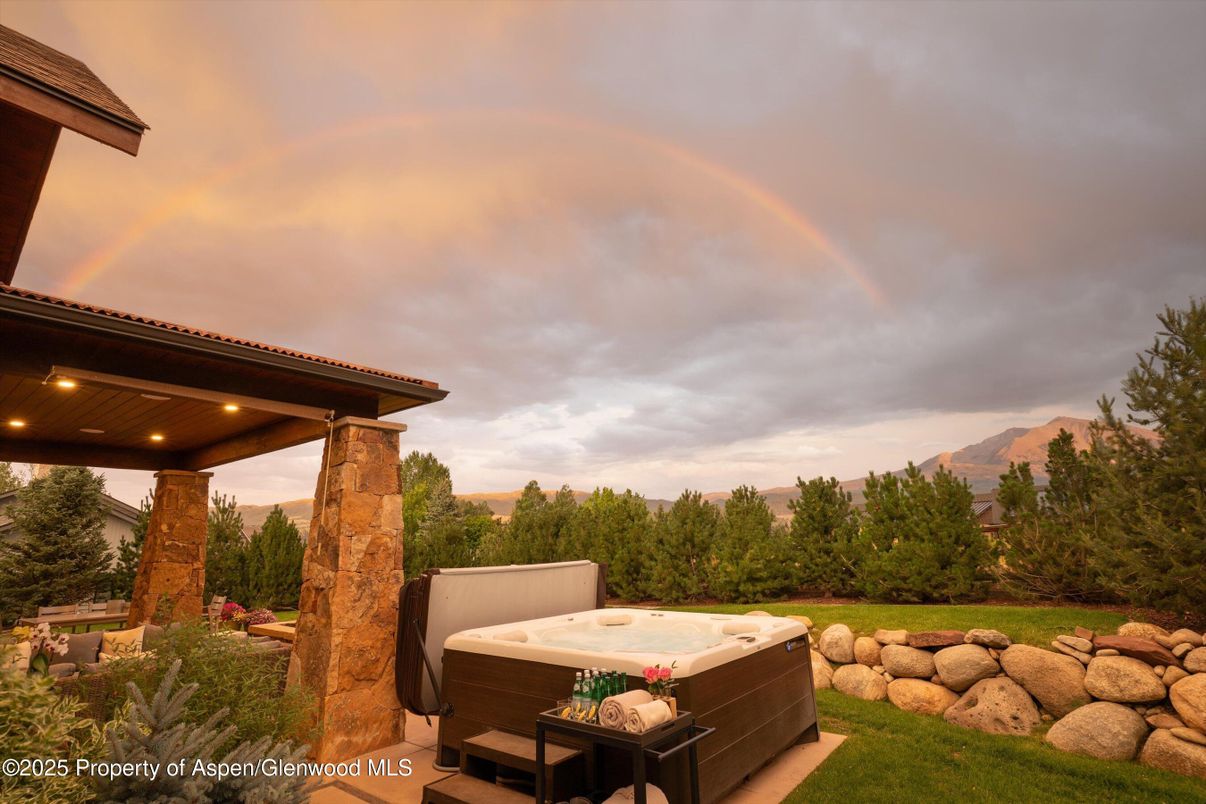 Exterior, Hot Tub