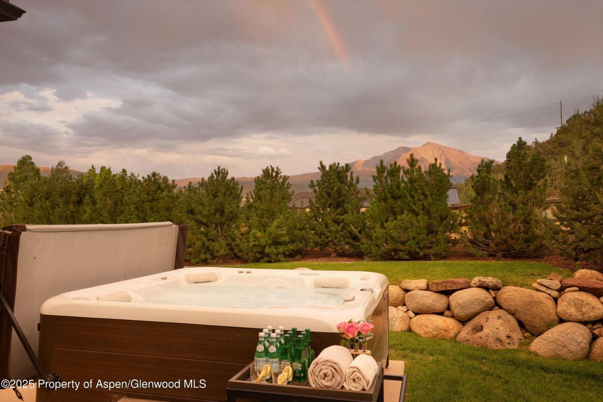 Exterior, Hot Tub