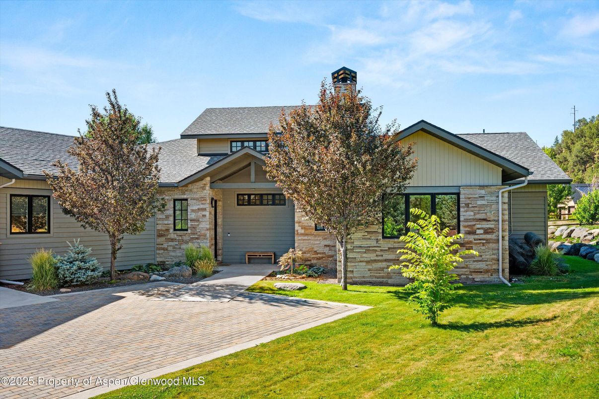 Attached, Exterior, Facade, Farmhouse