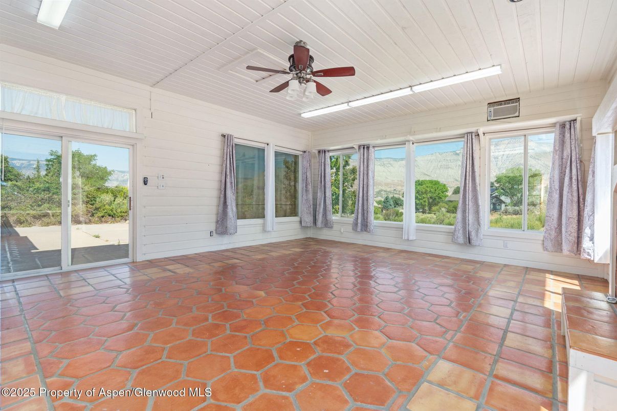 Empty room, Interior, Sun Room