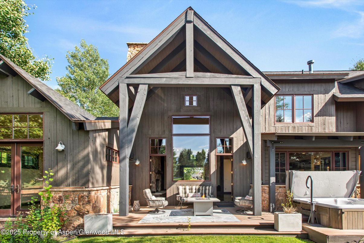 Exterior, Hot Tub