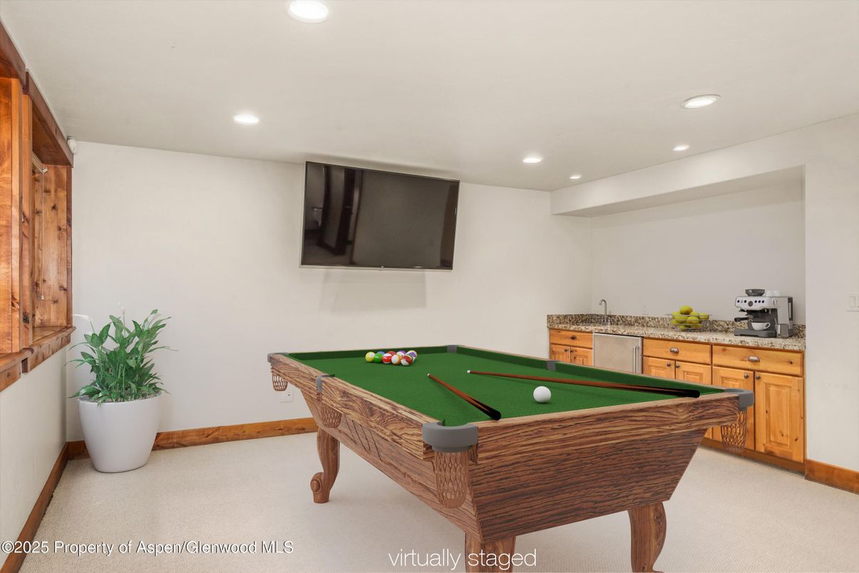 Billiard Table, Game Room, Interior, Recessed Lighting