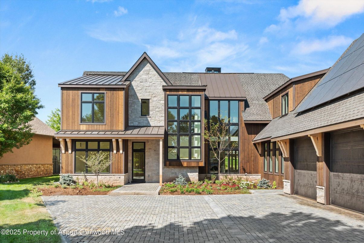 Exterior, Facade, Solar Panels, Modern