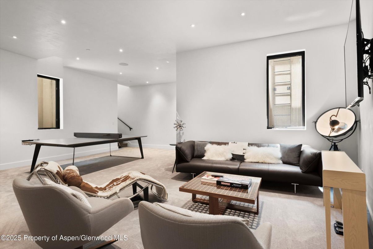 Game Room, Interior, Living room, Recessed Lighting