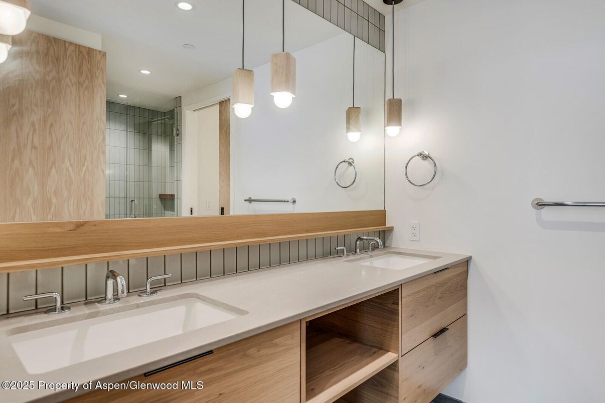 Bathroom, Dual Sink Vanities, Interior, Pendant Lights, Recessed Lighting