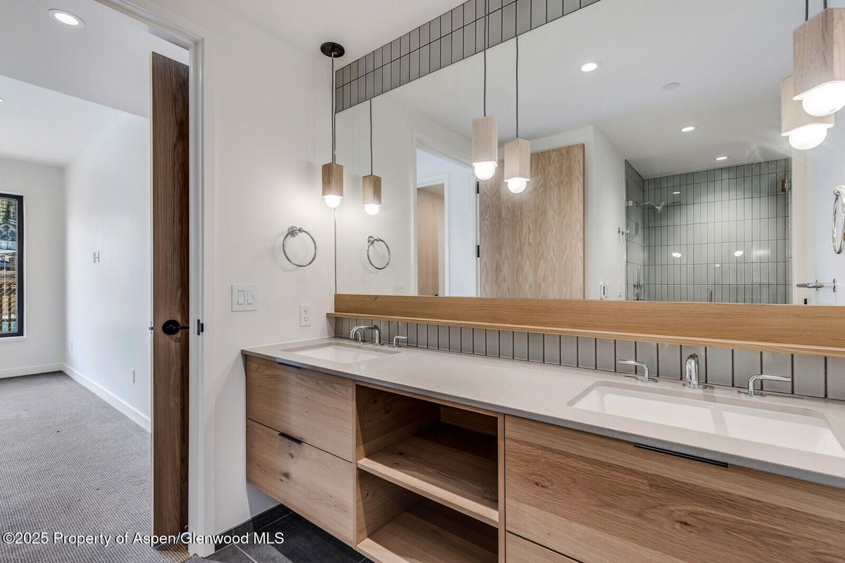 Bathroom, Dual Sink Vanities, Interior, Pendant Lights, Recessed Lighting