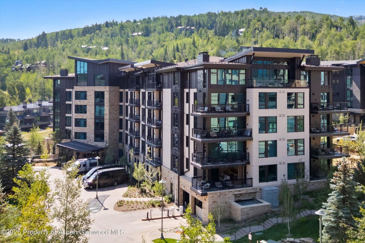 Exterior, Facade, Condo Building