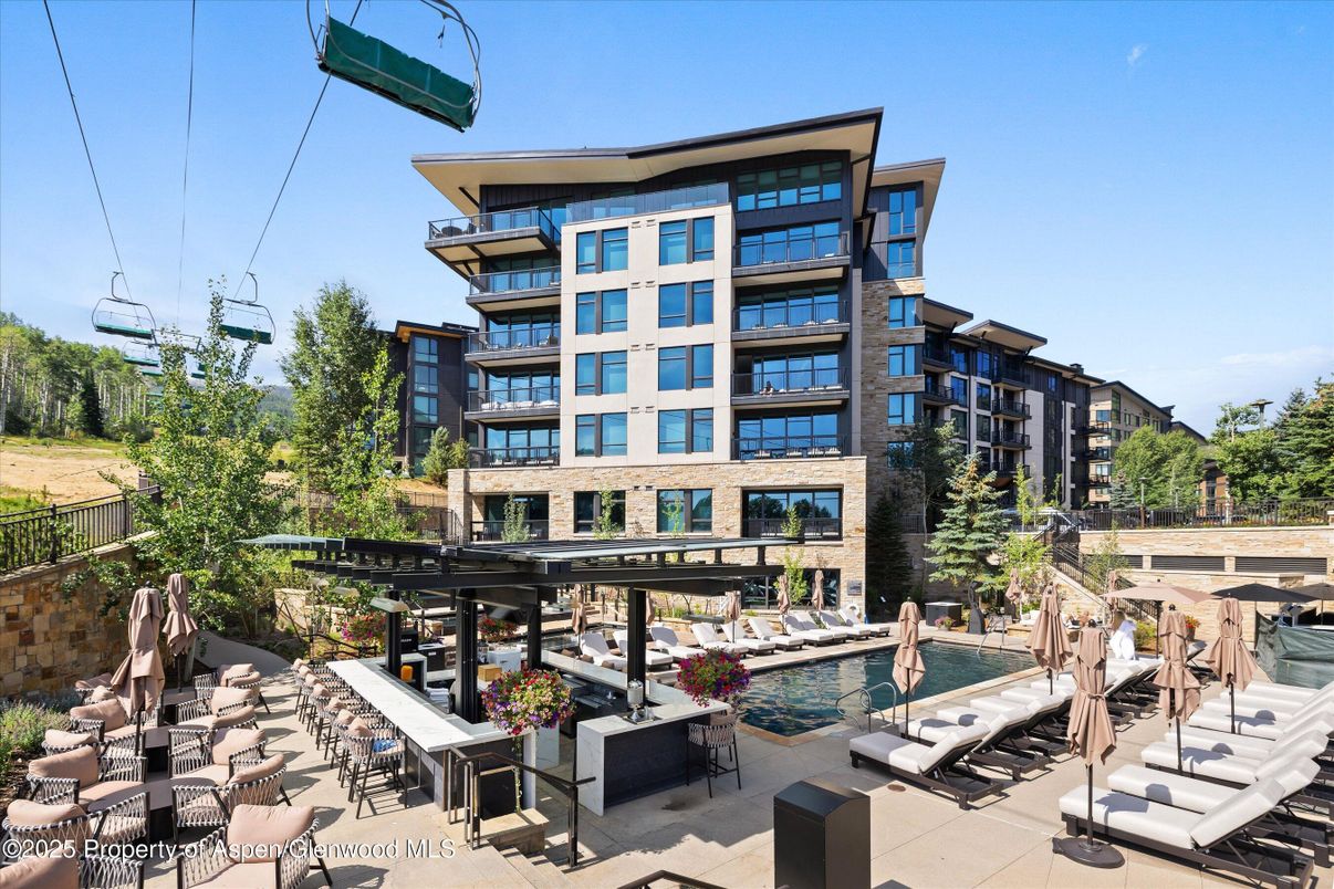 Exterior, Facade, Condo Building