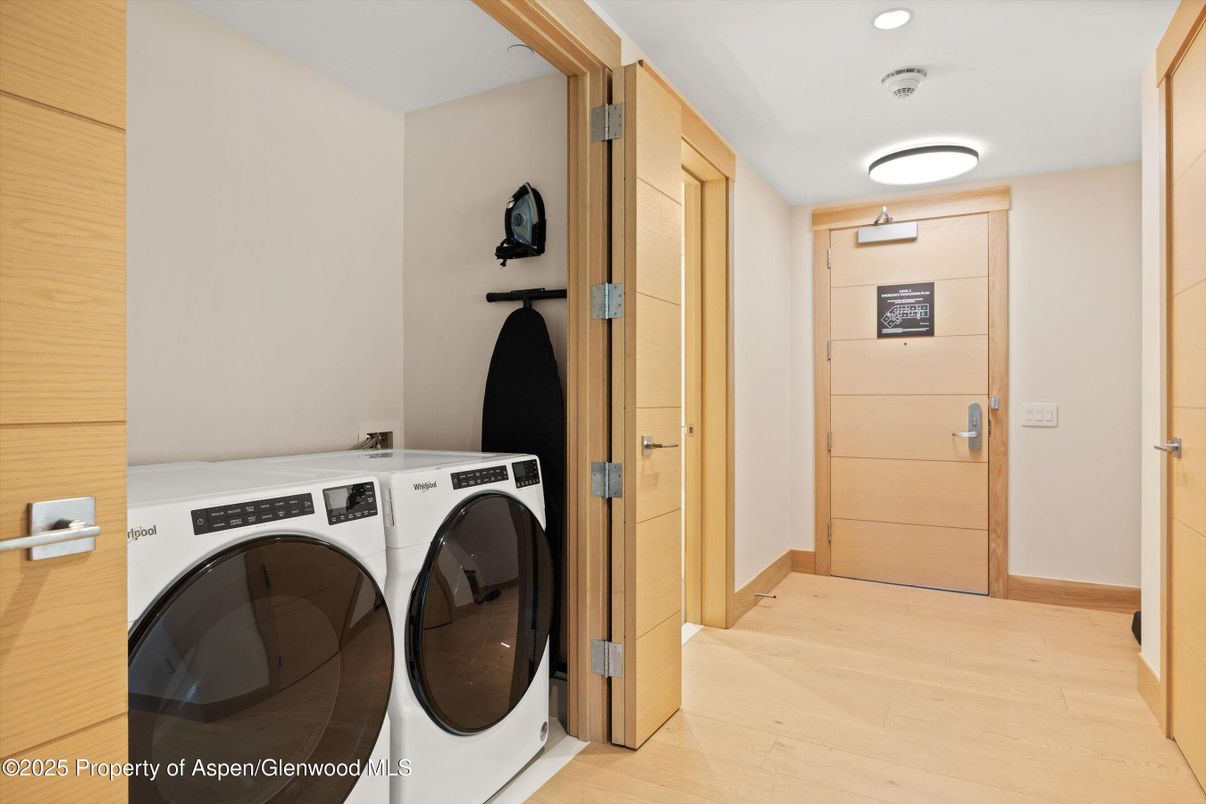 Interior, Washer, Wood Texture Flooring