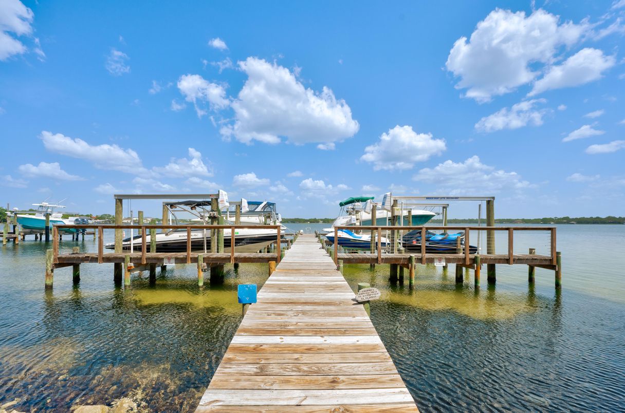 Exterior, Lake