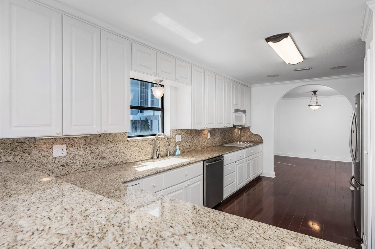 Interior, Kitchen, Pendant Lights, Wood Texture Flooring