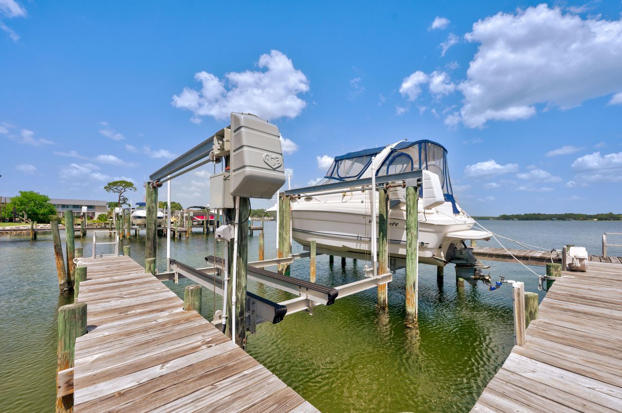 Exterior, Lake