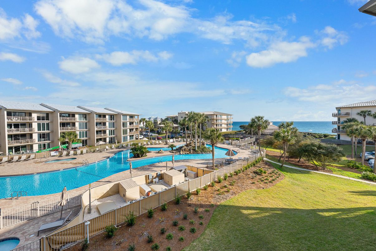 Exterior, Pool, Water