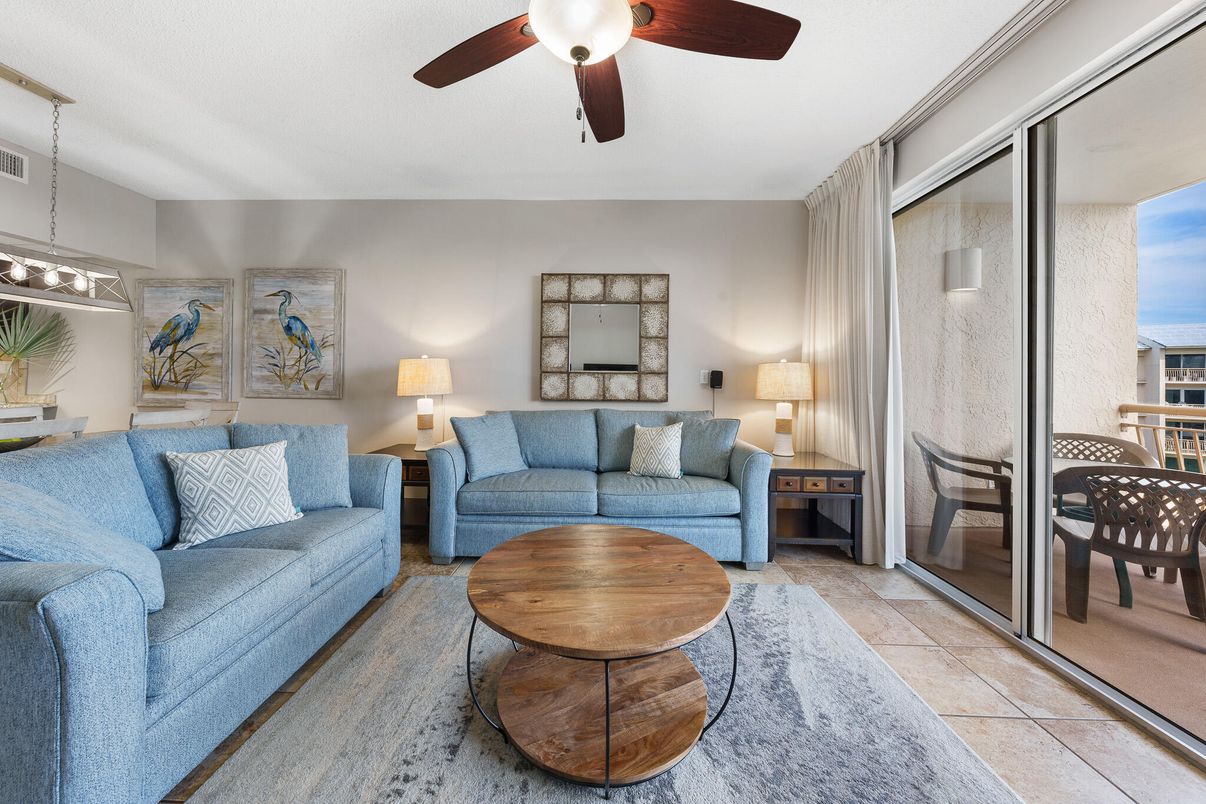 Dining room, Interior, Living room, Pendant Lights