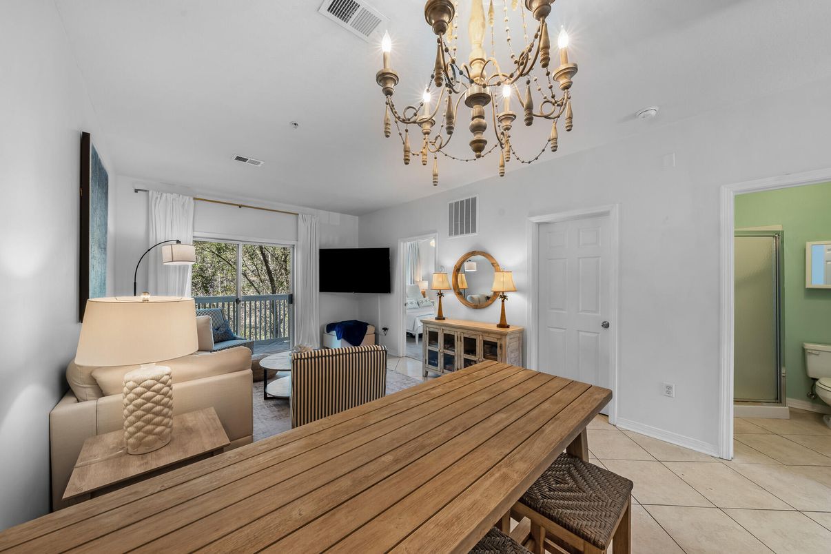 Chandelier, Dining room, Interior, Living room