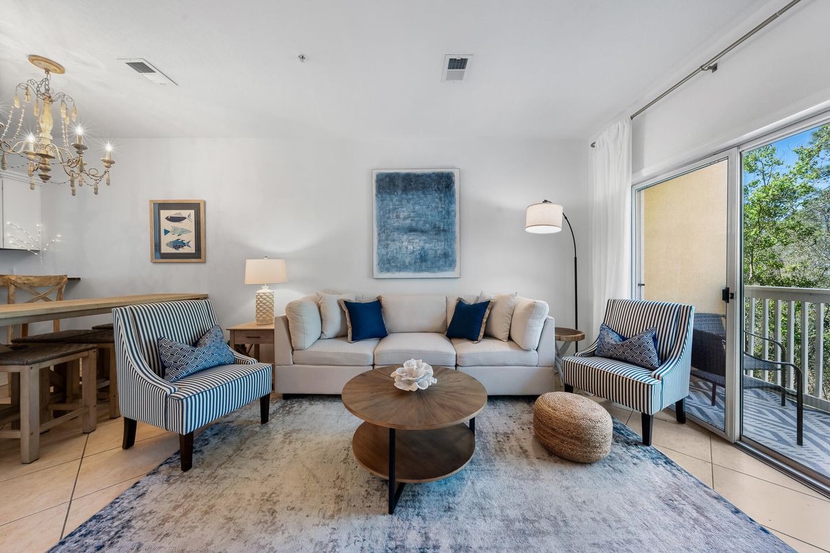 Chandelier, Interior, Living room