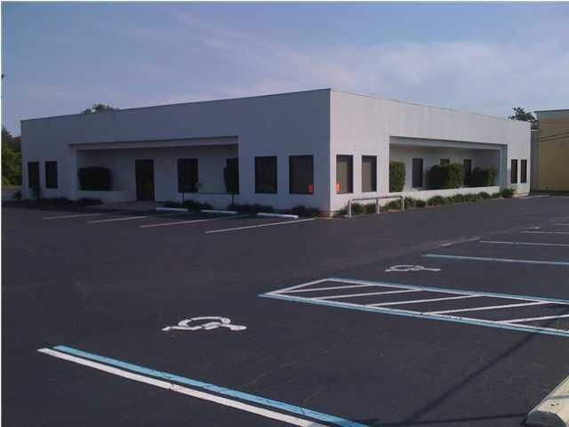Exterior, Facade, Modern