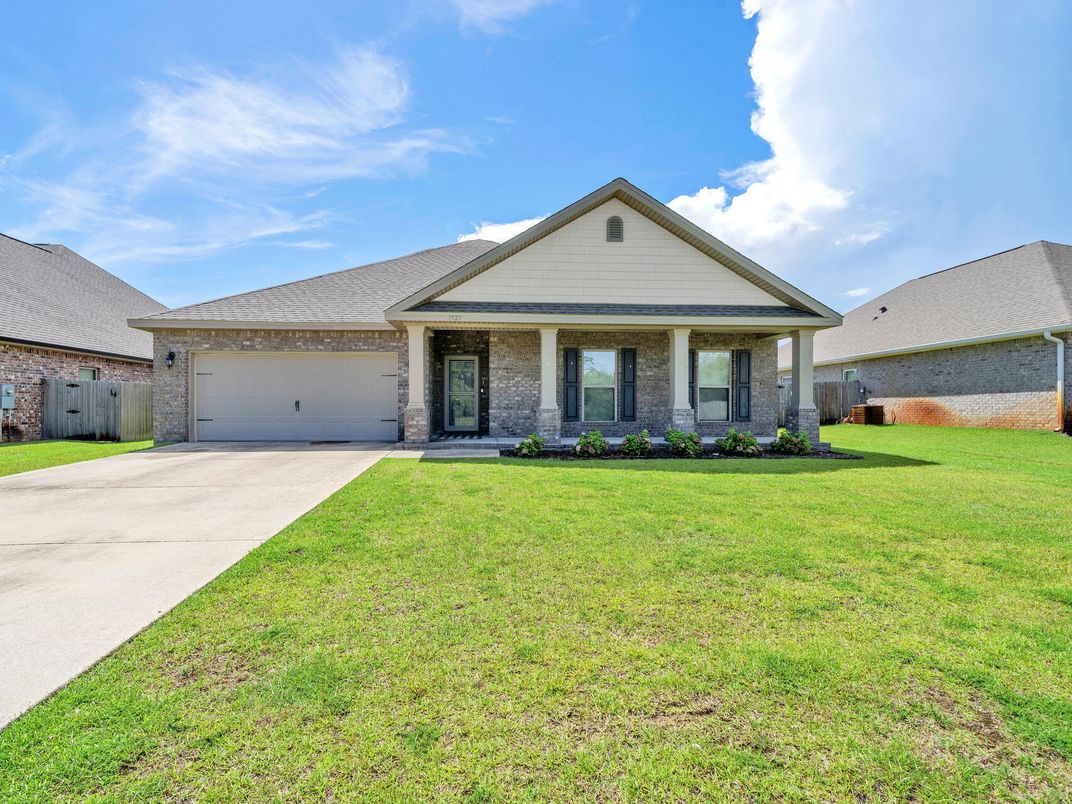 Attached, Exterior, Facade, Brick Facade, Ranch