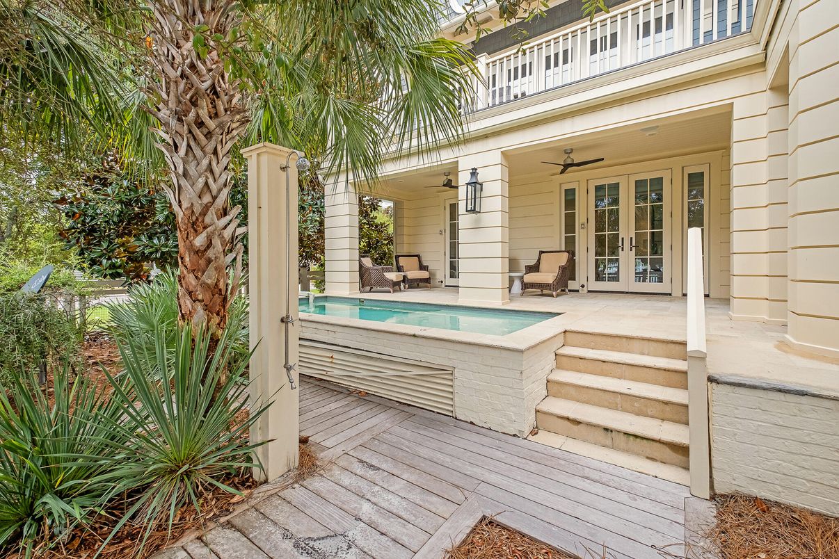Exterior, Pool