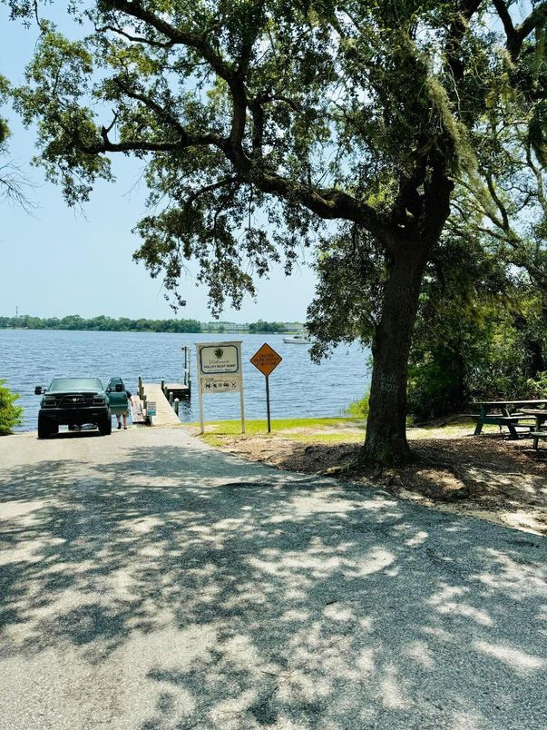 Exterior, Lake