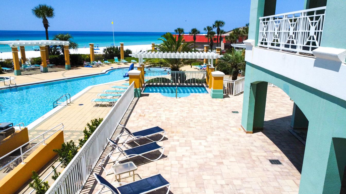 Exterior, Pool, Water