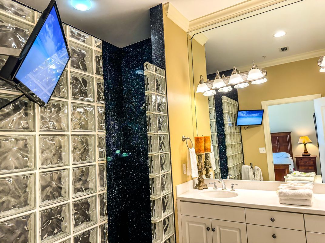 Bathroom, Interior, Recessed Lighting