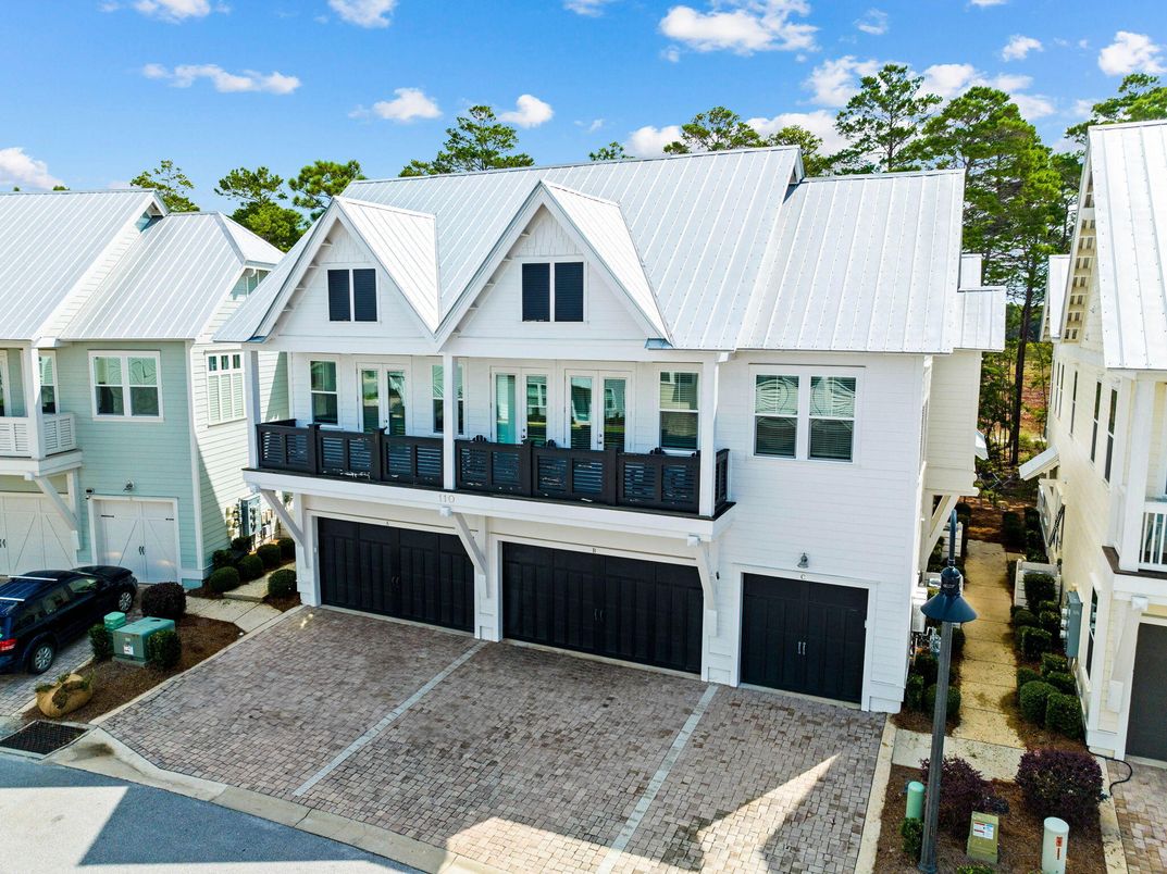 Attached, Exterior, Facade, Farmhouse